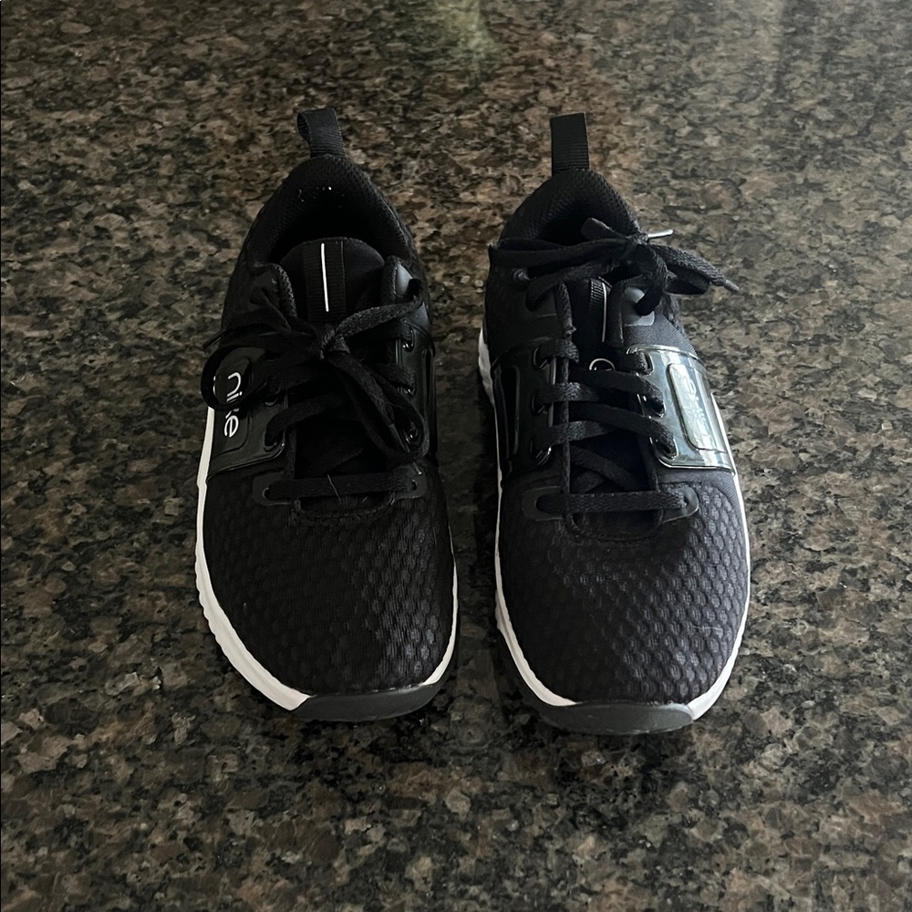 Nike Black and White Women's Sneakers